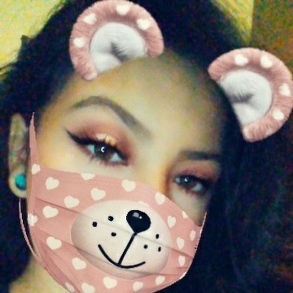 Profile Picture of Raylynn Gallegos (@raylynngallegos) on Poshmark