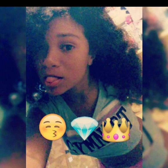 Profile Picture of Acciani Crutcher (@acesavage) on Poshmark