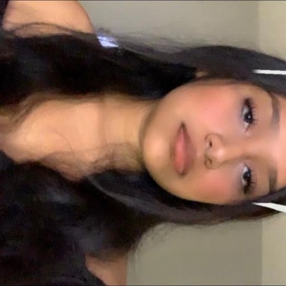 Profile Picture of Karen Verdinez (@karenverdinez) on Poshmark