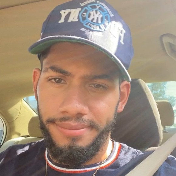 Profile Picture of Gabriel Tavarez (@gabrieltavar903) on Poshmark