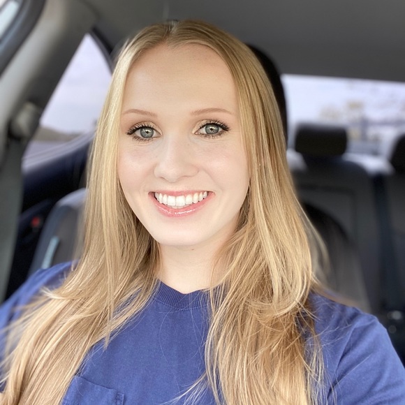 Profile Picture of Sara Stevens (@sjs604) on Poshmark