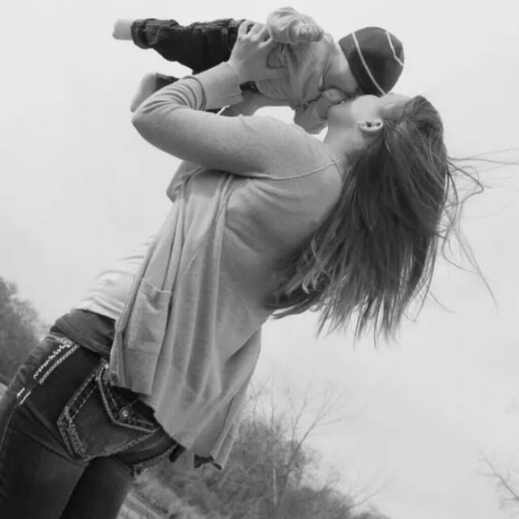 Profile Picture of Brooke Jasper (@brkjspr) on Poshmark