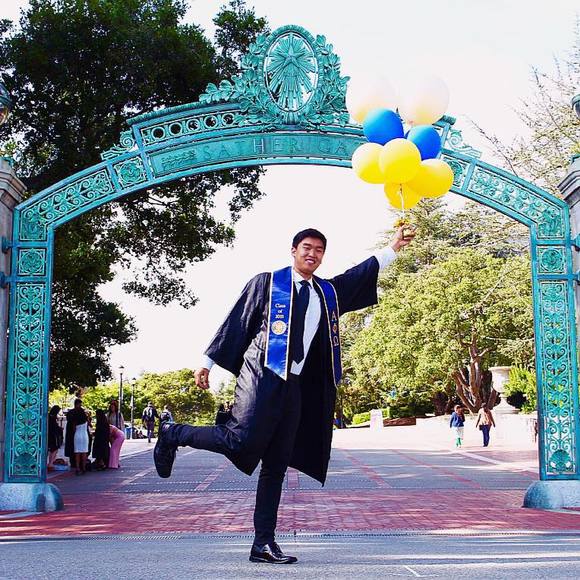 Profile Picture of Derek Wang (@derekwang1993) on Poshmark