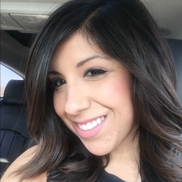 Profile Photo of Veronica Aguayo (@vmperez08) on Poshmark