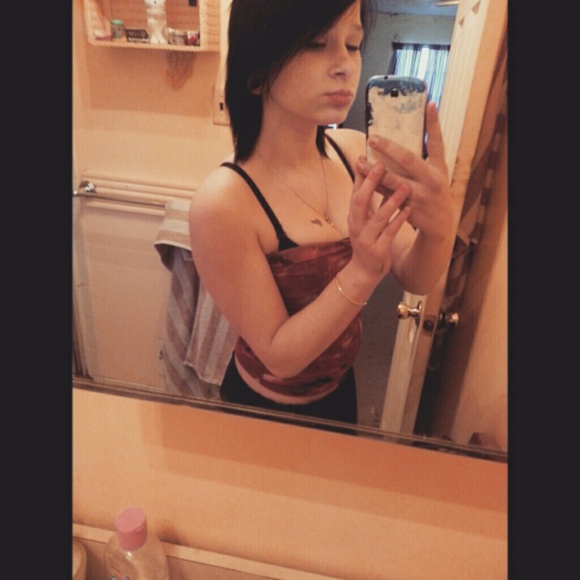 Profile Picture of Alexis Krisinski (@alexiisrosee) on Poshmark