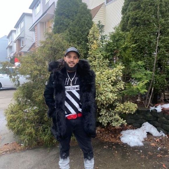 Profile Picture of Aly Hassan (@acgstores0) on Poshmark