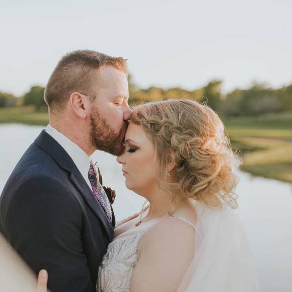 Profile Picture of Amanda Hyland (@adhphoto) on Poshmark