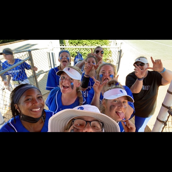 Profile Picture of Cheyenne Simpson (@cheyennesimp612) on Poshmark