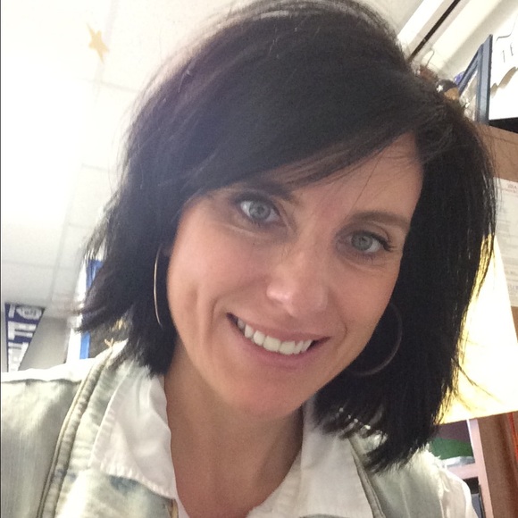 Profile Picture of Lindsay Hatch (@lindsayhatch) on Poshmark