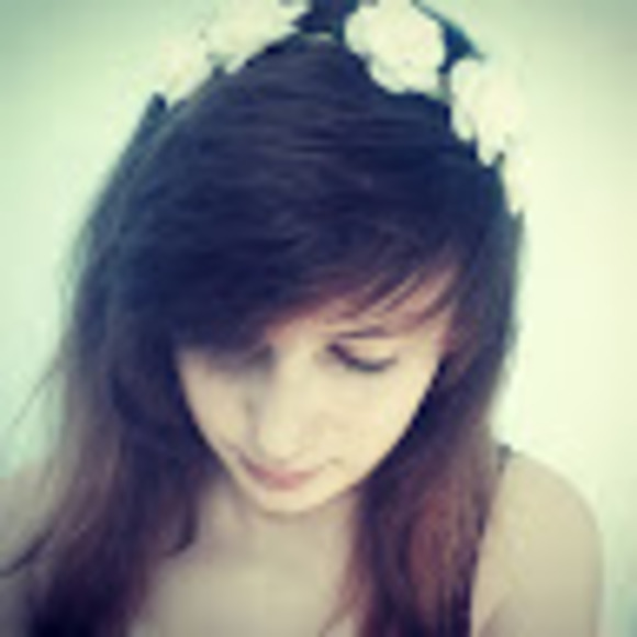 Profile Picture of Kylie Scandrol (@kyliescandrol) on Poshmark