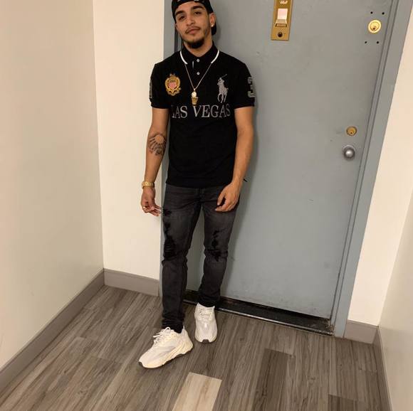 Profile Picture of Joshua Amaral (@simple33) on Poshmark