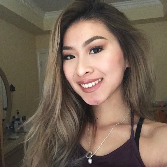 Profile Picture of Lin Wu (@liiiinww) on Poshmark
