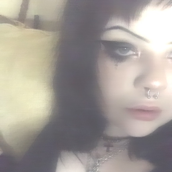 Profile Picture of Sky Teaney (@skyteaney) on Poshmark