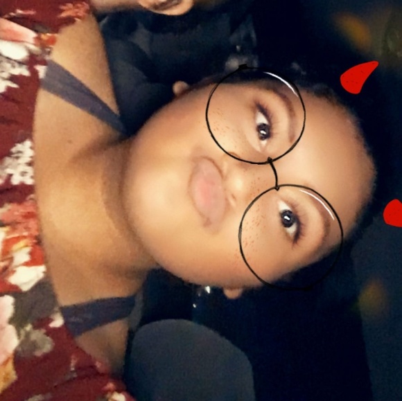 Zoe Lopez - Poshmark Profile Picture of Zoe Lopez (@zoelopez0612) on Poshmark