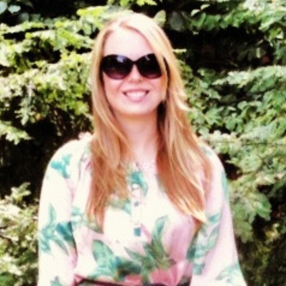 Profile Picture of Lacey Timony (@ltyre570) on Poshmark