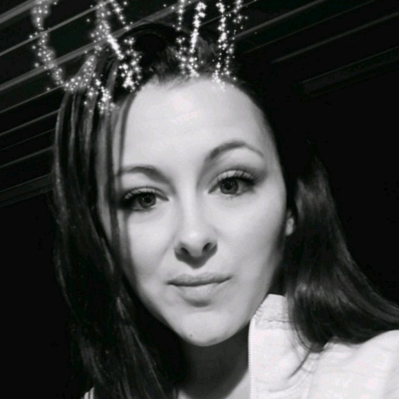 Profile Picture of Brianna Hertzog (@brianna_121609) on Poshmark