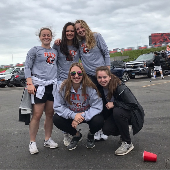 Profile Picture of Danielle Losquadro (@temporale) on Poshmark