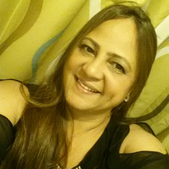 Profile Picture of Iris Santana (@isantana10) on Poshmark