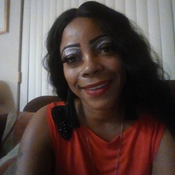 Profile Picture of Charlean Mcdade (@sparklerich) on Poshmark