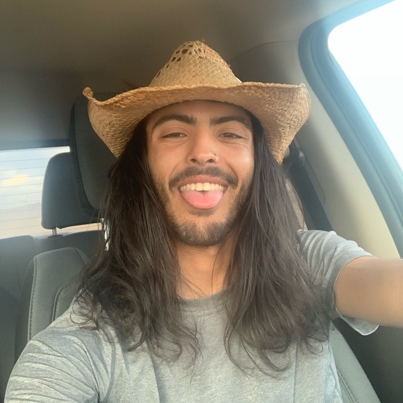 Profile Picture of Troy Andrea (@troyandrea) on Poshmark