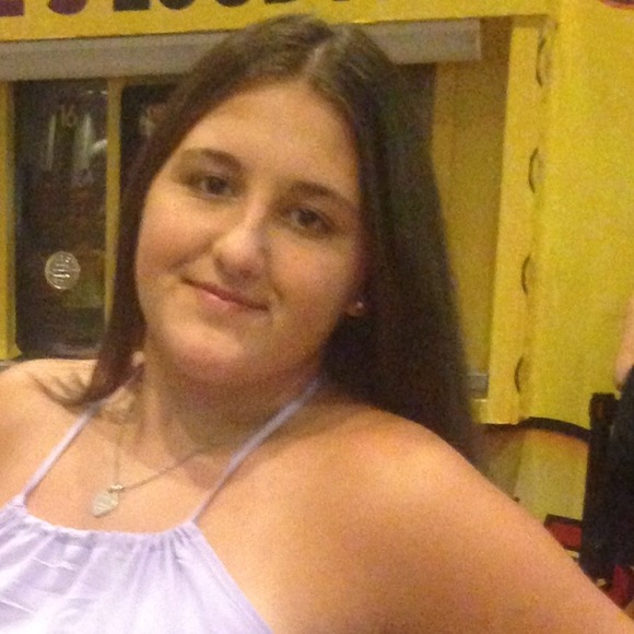 Profile Picture of Gabriella Murray (@gabbyjm51) on Poshmark