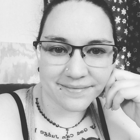 Profile Picture of Lillian Ortiz (@lilypad0711) on Poshmark