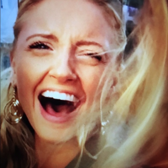 Profile Picture of Amber Downs (@aadowns92) on Poshmark