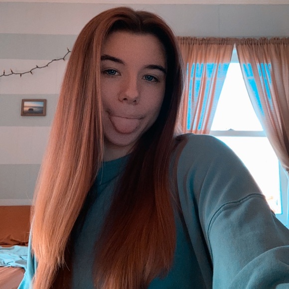 Profile Picture of Katherine Quinn (@katherinequi116) on Poshmark