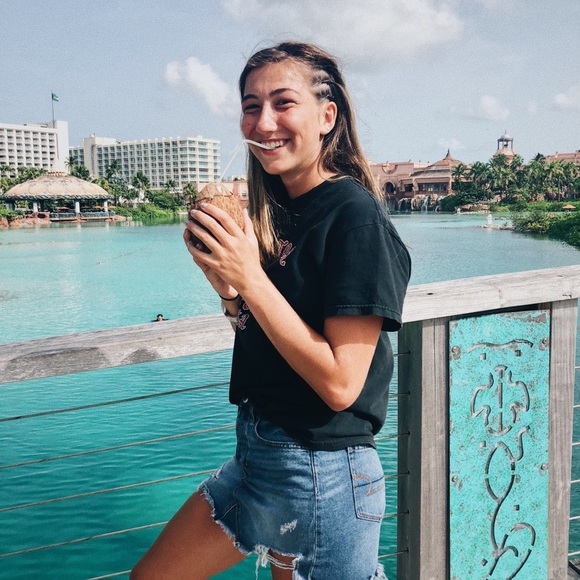 Profile Picture of Annie Lopinto (@annie_lopinto) on Poshmark