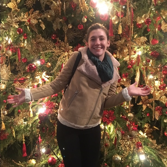 Profile Picture of Joely Womack (@joelyw) on Poshmark