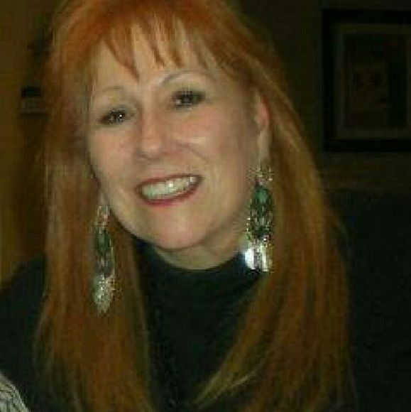 Profile Picture of Diane Silvaggio (@dianesilvaggio) on Poshmark