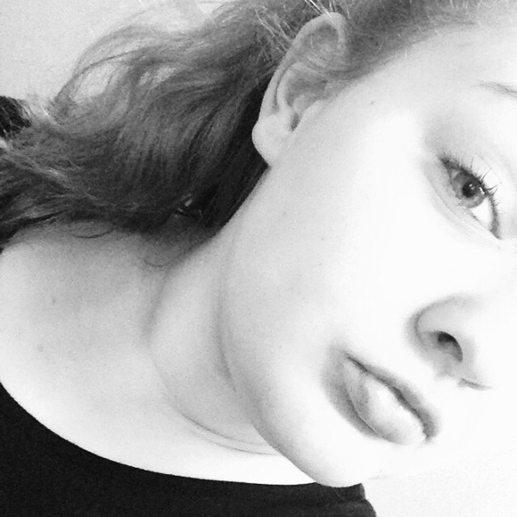 Profile Picture of Kristina Neaton (@cameronsmendess) on Poshmark