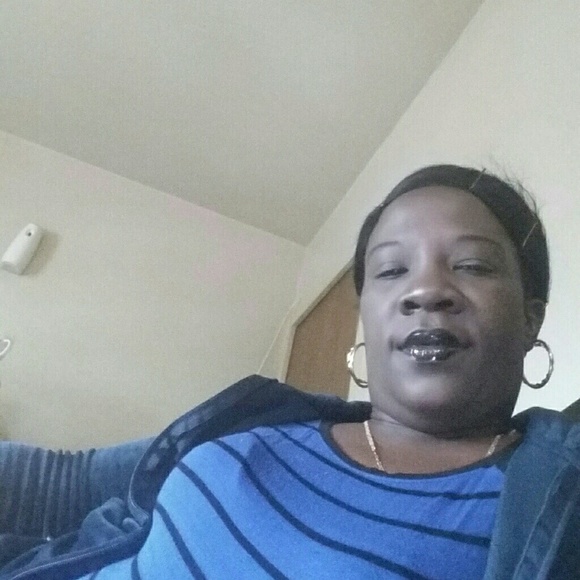 Profile Picture of Michelle Pickens (@d1973) on Poshmark