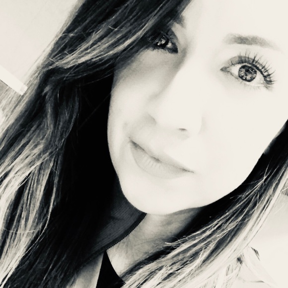Profile Picture of Melinda Hamman (@mel_sale) on Poshmark