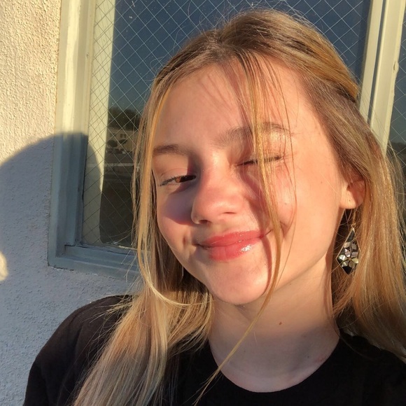 Profile Picture of Katelyne Lucas (@katelynelucas) on Poshmark