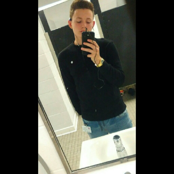 Profile Picture of Daniel Irving (@daniel_irving) on Poshmark