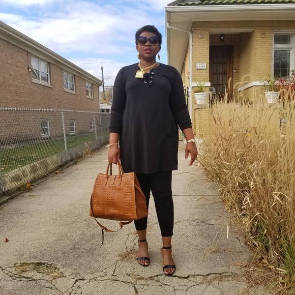 Profile Picture of Jecinta Achinivu (@jachinivu123) on Poshmark