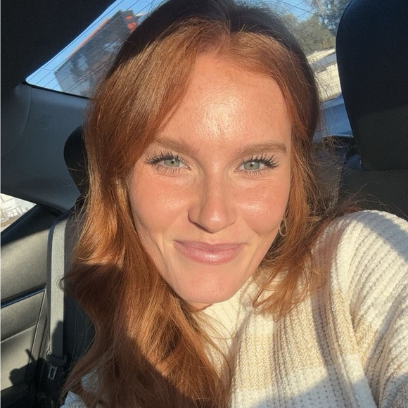 Profile Picture of Rebecca Lollar (@r_lollar) on Poshmark