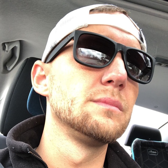 Profile Picture of Christopher Archibald (@christopherarch) on Poshmark