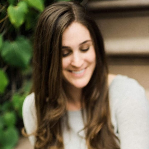 Profile Picture of Evana Levine (@evanalevine) on Poshmark