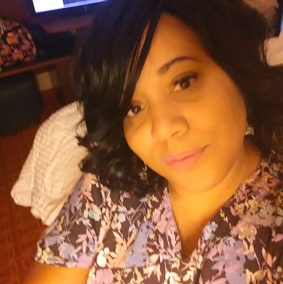 Profile Picture of Stephanie Bagby (@steffi12) on Poshmark