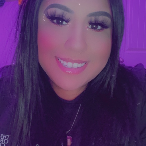 Profile Picture of Danielle Valdez (@daniellevald720) on Poshmark