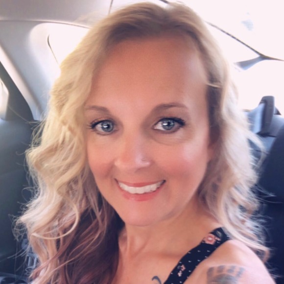 Profile Picture of Tracie Kipfer (@tracielee22) on Poshmark
