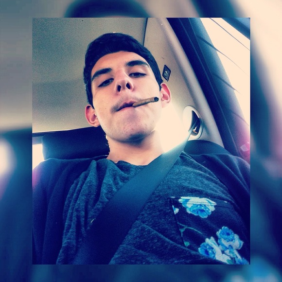 Profile Picture of Jeffrey Lopez (@stoner420) on Poshmark