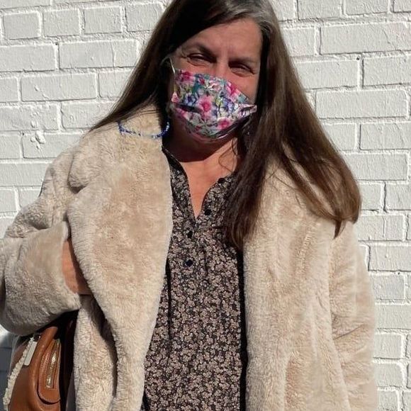 Profile Picture of Paula Duddie quinn (@genevrathorne) on Poshmark