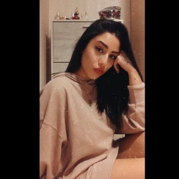 Profile Picture of Alison Totino (@alisontotino) on Poshmark