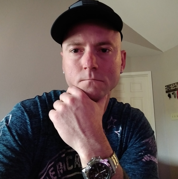 Profile Picture of Billy Gulling (@billygulling) on Poshmark