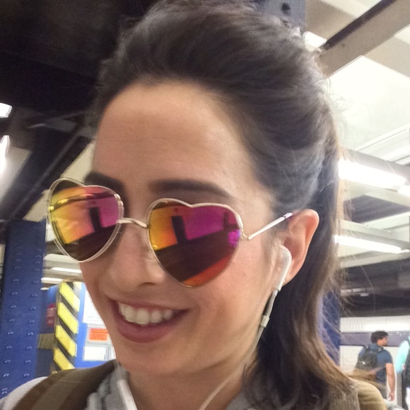 Profile Picture of Janet Huey (@jansjams) on Poshmark
