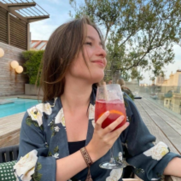 Profile Picture of Schweizer Keylin (@schweizerclkwfh) on Poshmark