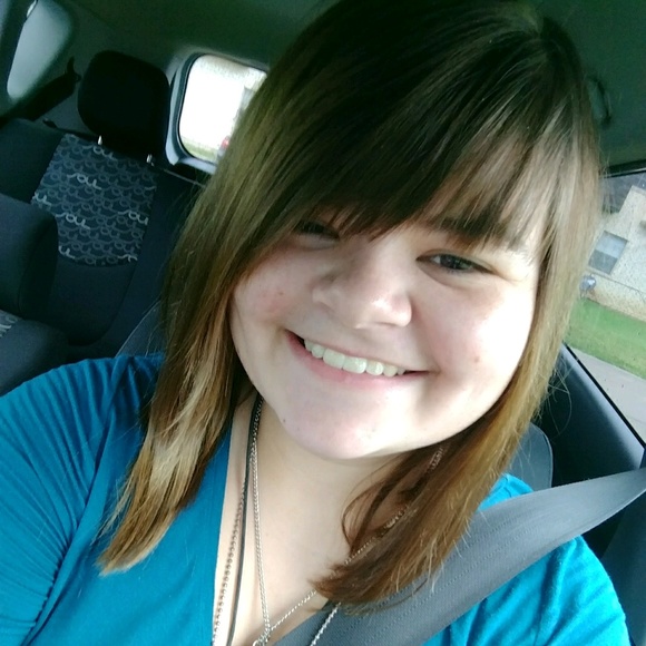 Profile Picture of Katelyn Felkner (@kfelkner216) on Poshmark